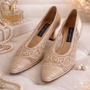 Stuart Weitzman Champagne Mesh Embroidery Kitten Heels Pointed Toe Nude Gold